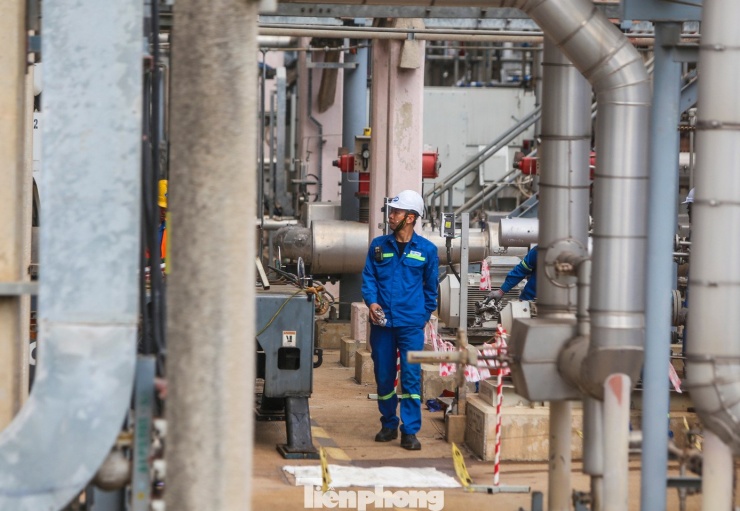 Trước khó khăn về nguồn cung, công ty đã chủ động tăng cường thu xếp nguồn dầu thô và kịp thời bố trí được nguồn thay thế phù hợp. Hiện, NSRP đang duy trì vận hành ổn định ở công suất tối đa trong suốt tháng 3 và đủ nguồn dầu thô cần thiết để đảm bảo hoạt động liên tục đến hết tháng 5.