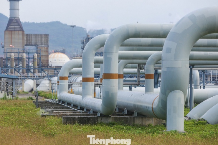 Cận cảnh nhà máy lọc hóa dầu lớn nhất nước - 9