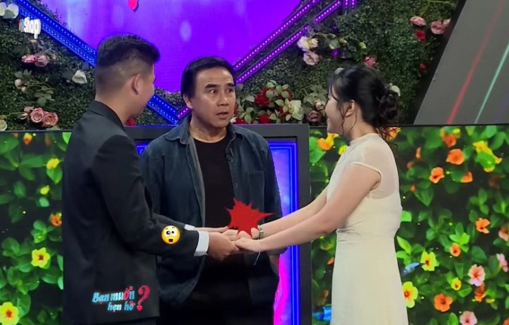 Cặp đôi có những giây phút tìm hiểu đầy thú vị. Ảnh cắt từ clip&nbsp;