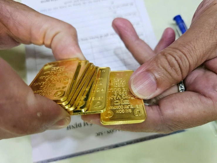 Giá vàng miếng SJC giảm mạnh từ vùng đỉnh.