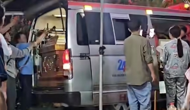 Người nhà đau đớn khi nhận thi thể anh N.