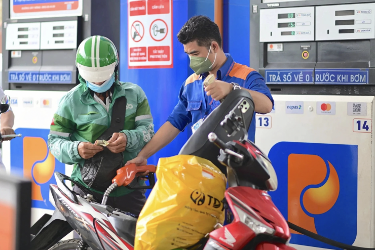 Bộ Tài chính cho rằng việc tiếp tục giảm các loại thuế sẽ loại bỏ yếu tố thuế trong cơ cấu giá xăng dầu, qua đó góp phần kiểm soát lạm phát và hỗ trợ thực hiện các mục tiêu phát triển kinh tế - xã hội năm 2026.