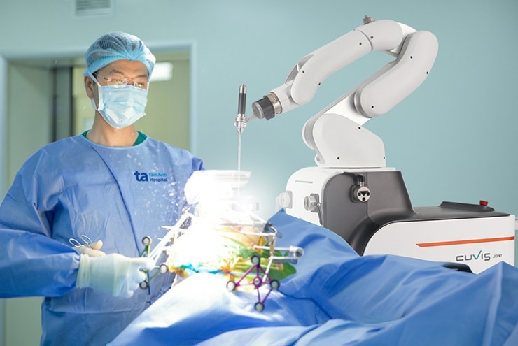 Robot AI “gây sốt” khi thay khớp siêu chuẩn xác đầu tiên có mặt tại Việt Nam