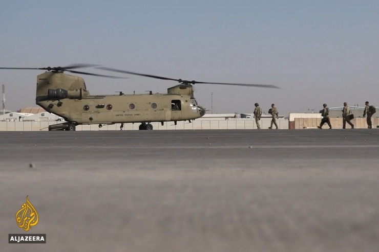 Căn cứ Mỹ ở Syria bị tấn công, rộ tin Washington lên kế hoạch đổ bộ vào Iran - 1