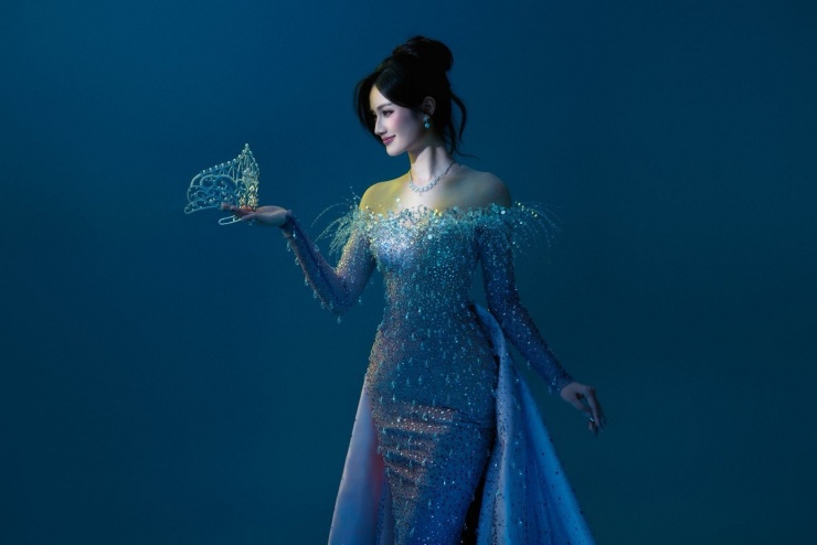 Hoa hậu Ý Nhi tung bộ ảnh xinh như công chúa trước thềm kết thúc nhiệm kỳ - 1