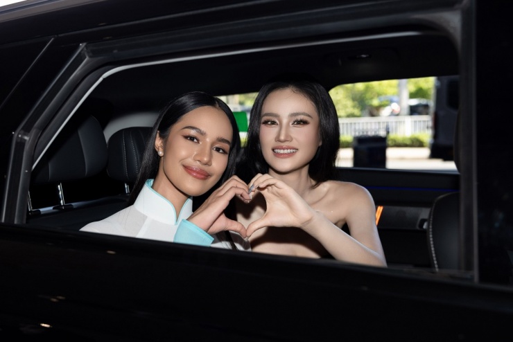 Tại chung kết Miss World Vietnam tối 29/3 ở TP HCM, Ý Nhi trao vương miện cho người kế nhiệm. Tân hoa hậu sẽ giành suất dự thi Miss World lần thứ 74. Người đẹp tham gia mùa 73 trên sân nhà là hoa hậu Lê Nguyễn Bảo Ngọc.