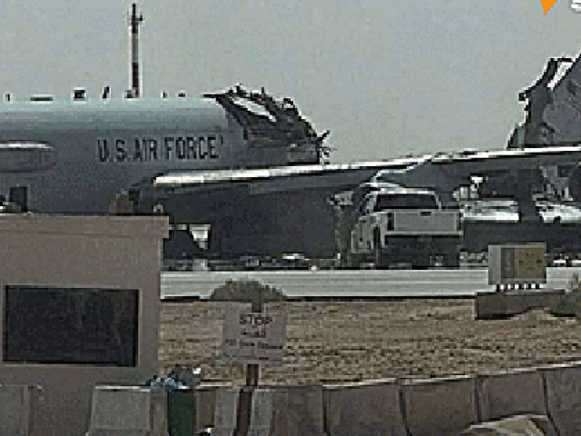 VIDEO: Xuất hiện hình ảnh “máy bay mắt thần” của Mỹ bị xé toạc