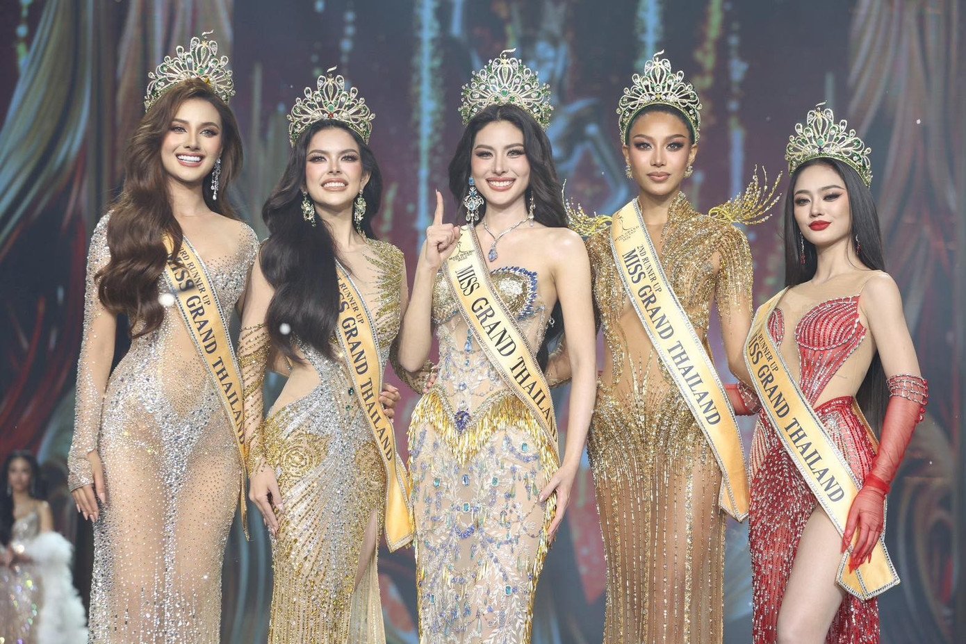 Fan sắc đẹp ngỡ ngàng khi tân Miss Grand Thailand 2026 đăng quang ở tuổi 32 - 10