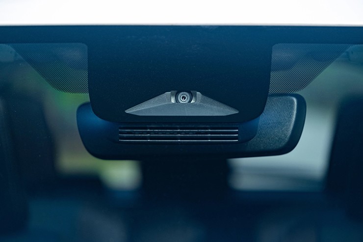 Giá xe Toyota Innova Cross niêm yết và lăn bánh tháng 3/2026 - 13