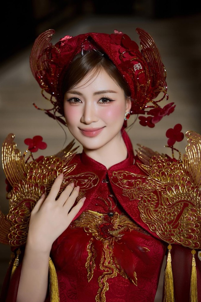 Hòa Minzy thu hút hàng nghìn lượt "thích" khi cho biết luôn diện đồ lộng lẫy, rực rỡ nhất mỗi lần về quê nhà biểu diễn.