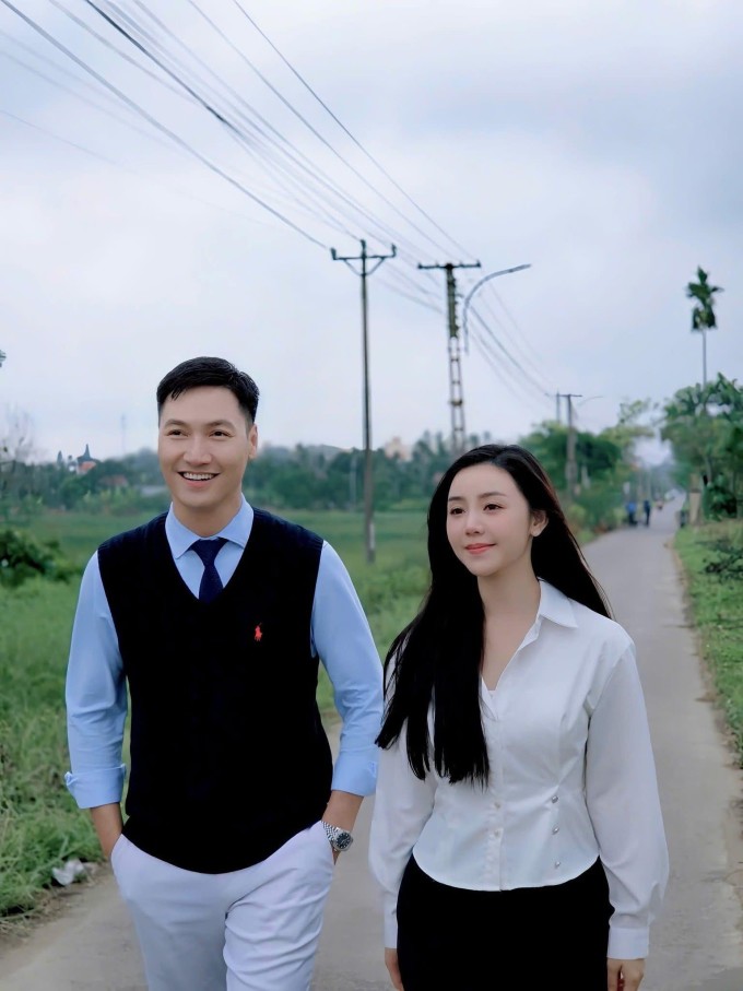 Mạnh Trường - Quỳnh Kool được khen đẹp đôi khi đóng cặp trong phim truyền hình 'Bước chân vào đời'.