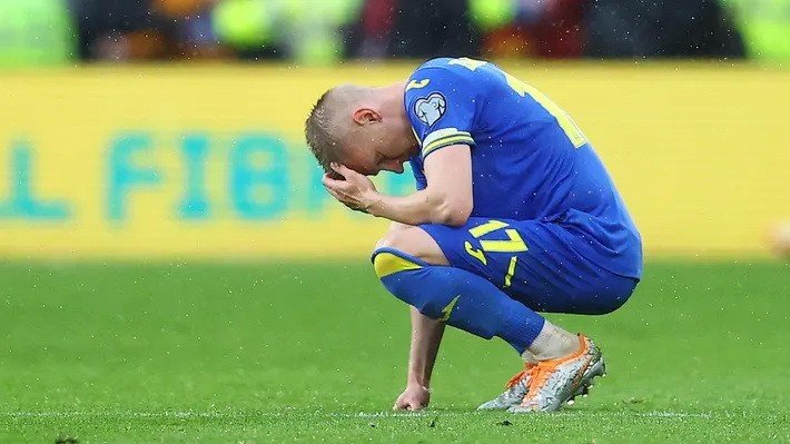 Tuyển Ukraine bị trộm ghé thăm khi đá vòng play-off World Cup 2026 - 1