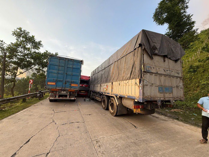 Va chạm liên hoàn giữa các phương tiện xảy ra trên đường Hồ Chí Minh, đoạn qua xã Khâm Đức