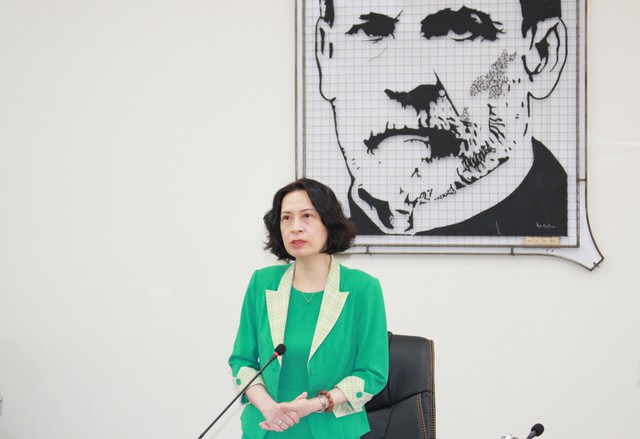 Thứ trưởng Bộ Y tế Nguyễn Thị Liên Hương phát biểu tại buổi làm việc.