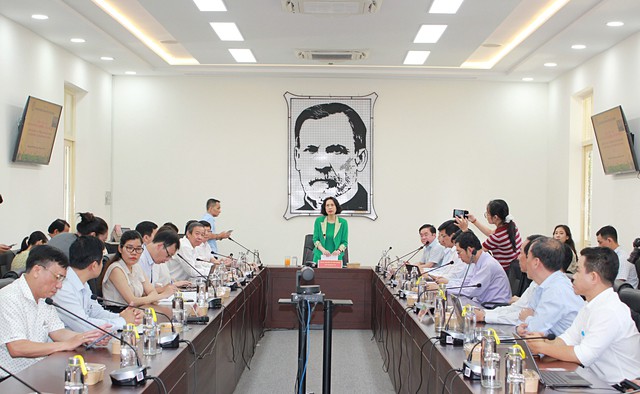 Quang cảnh buổi làm việc.