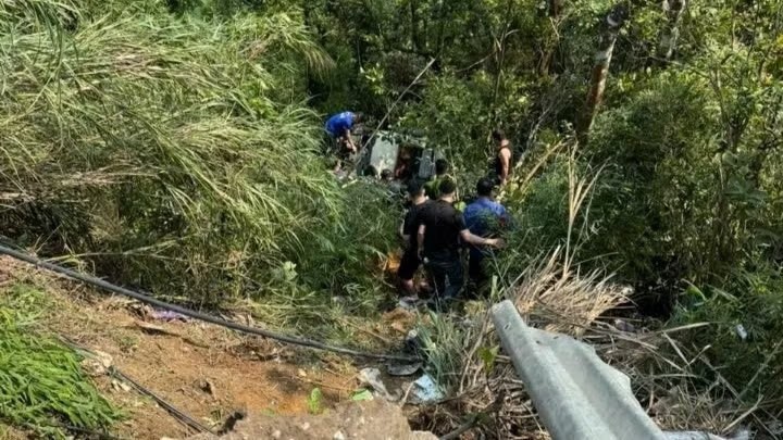 Hiện trường vụ xe lao xuống vực ở Tam Đảo.