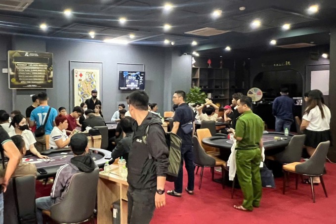 Giải đấu khi bị cơ quan công an kiểm tra. Ảnh: Thành Huynh