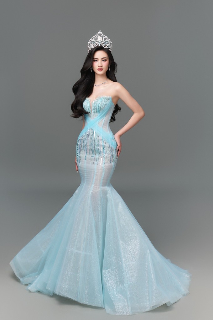 Ý Nhi trong bộ ảnh kỷ niệm trước khi kết thúc vai trò Miss World Việt Nam.