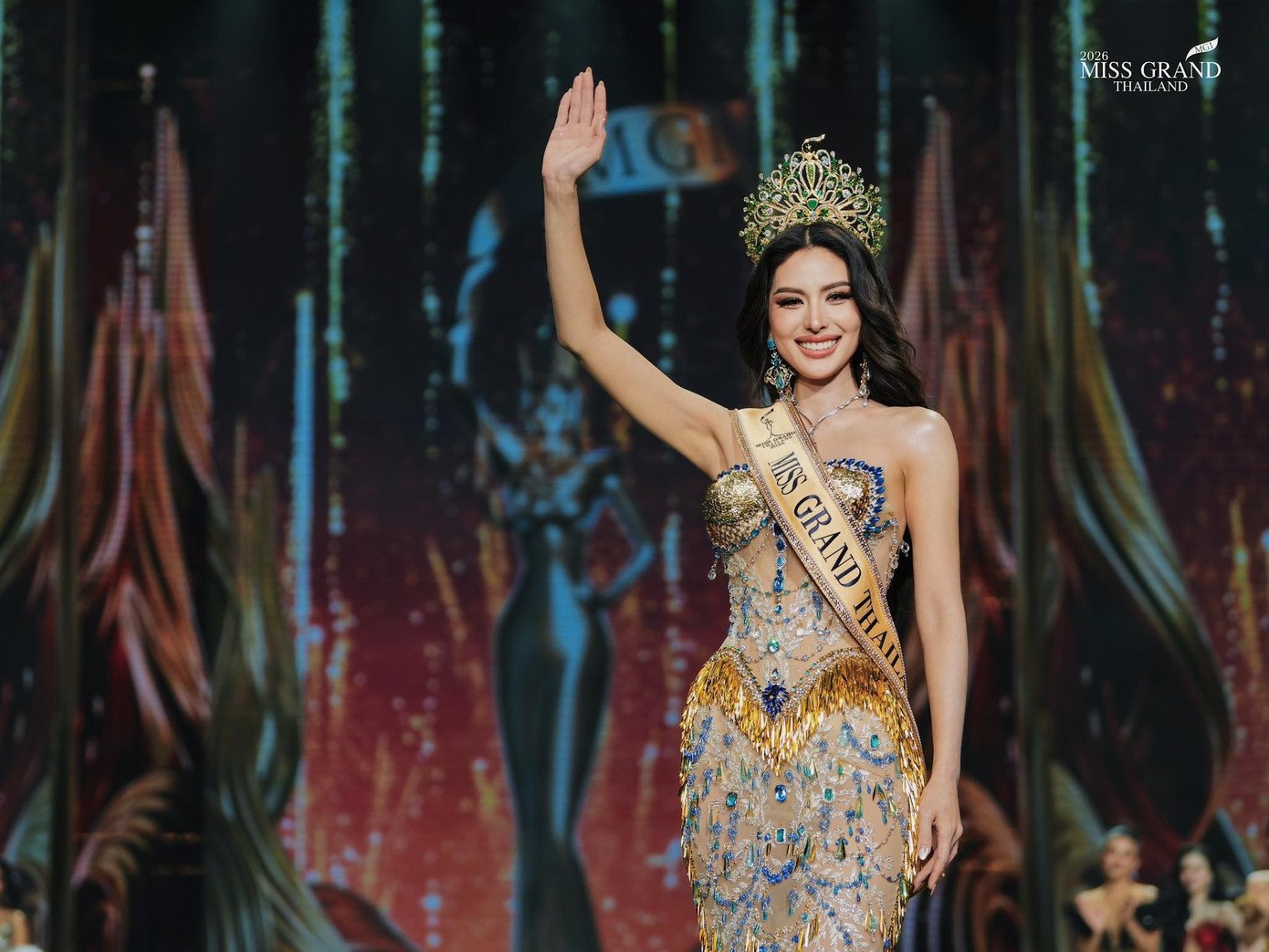 Fan sắc đẹp ngỡ ngàng khi tân Miss Grand Thailand 2026 đăng quang ở tuổi 32 - 2
