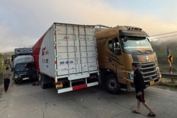 Tai nạn liên hoàn giữa 4 ô tô gây ách tắc tuyến đường ở Đà Nẵng nhiều giờ