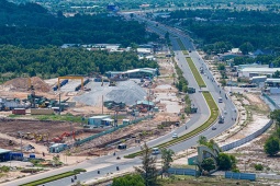 Soi tuyến đường 10 làn xe xuyên đảo đầu tiên của Việt Nam tại Phú Quốc