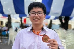 Nam sinh chuyên Toán đạt điểm SAT cao nhất thế giới, 8.0 IELTS