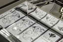 Giá bạc hôm nay 29/3/2026 chỉ tăng nhẹ, mua bạc thỏi lúc đỉnh vẫn lỗ 53 triệu/kg