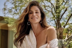 Chu trình làm đẹp hơn 2 tiếng mỗi sáng của Cindy Crawford