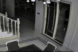 Nổ tung tủ lạnh vì bảo quản đá khô