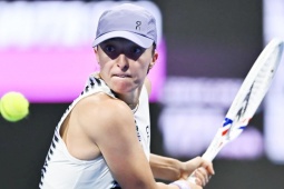 Nóng nhất thể thao tối 29/3: Swiatek sa sút, thầy cũ đổ lỗi cho bố ruột