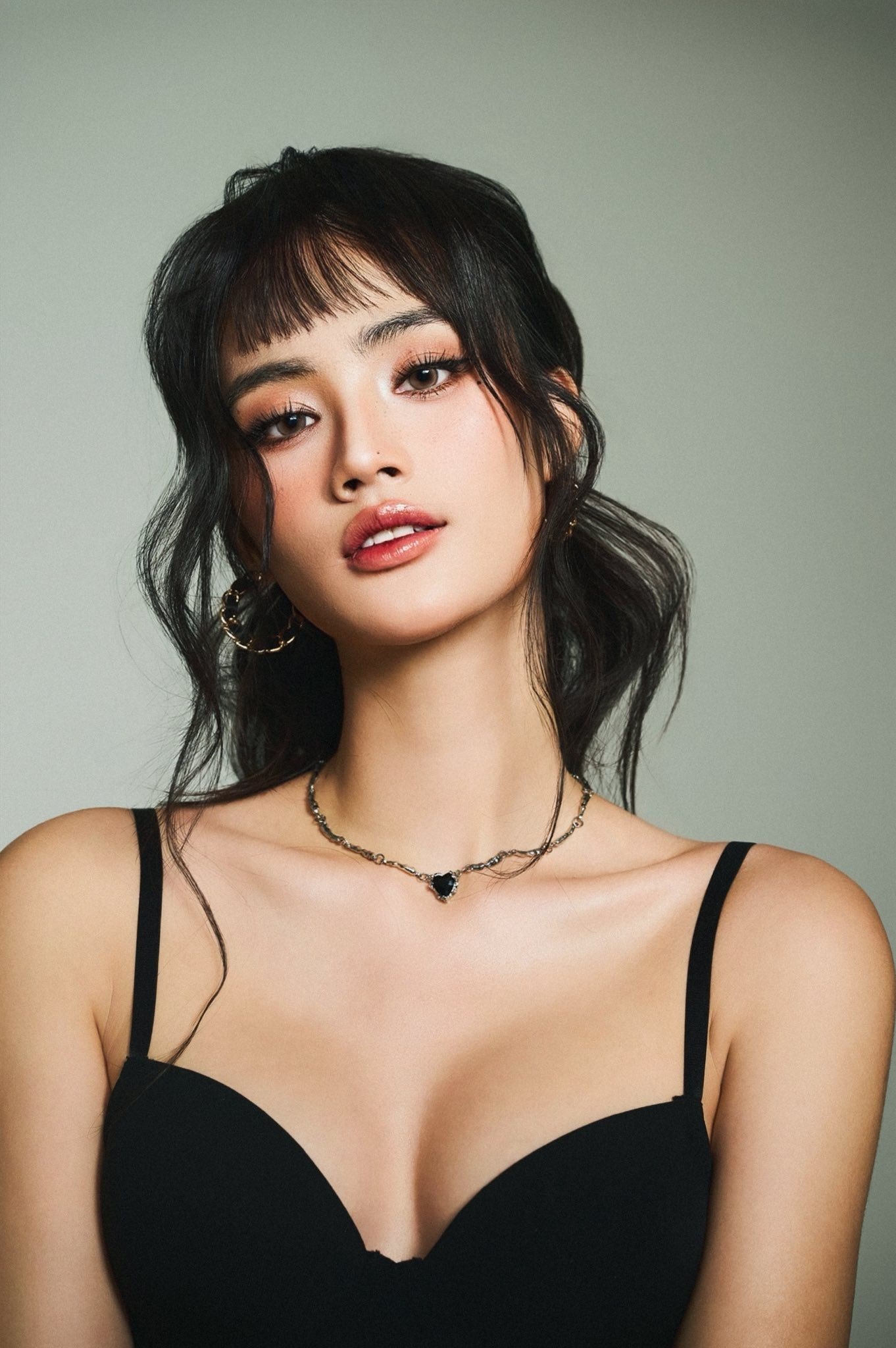 Trước khi trở về trao vương miện, Ý Nhi từng đại diện Việt Nam dự Miss World 2025 tại Ấn Độ và dừng chân ở Top 40.