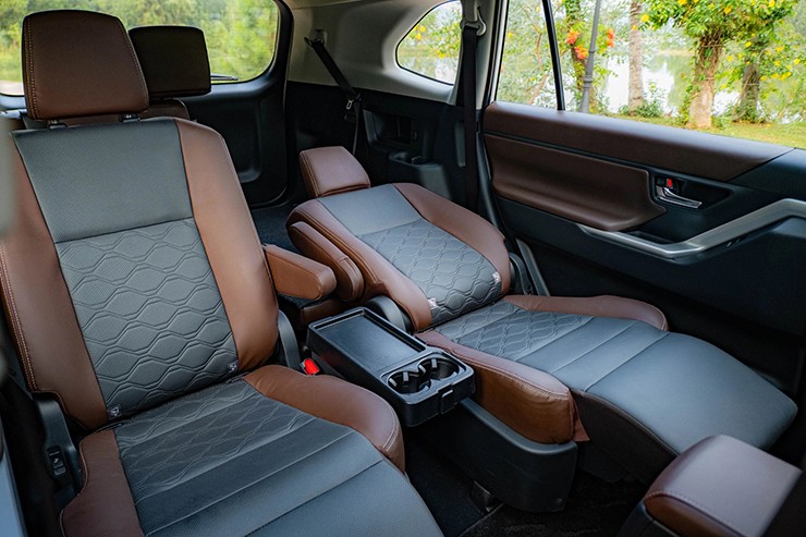 Giá xe Toyota Innova Cross niêm yết và lăn bánh tháng 3/2026 - 10