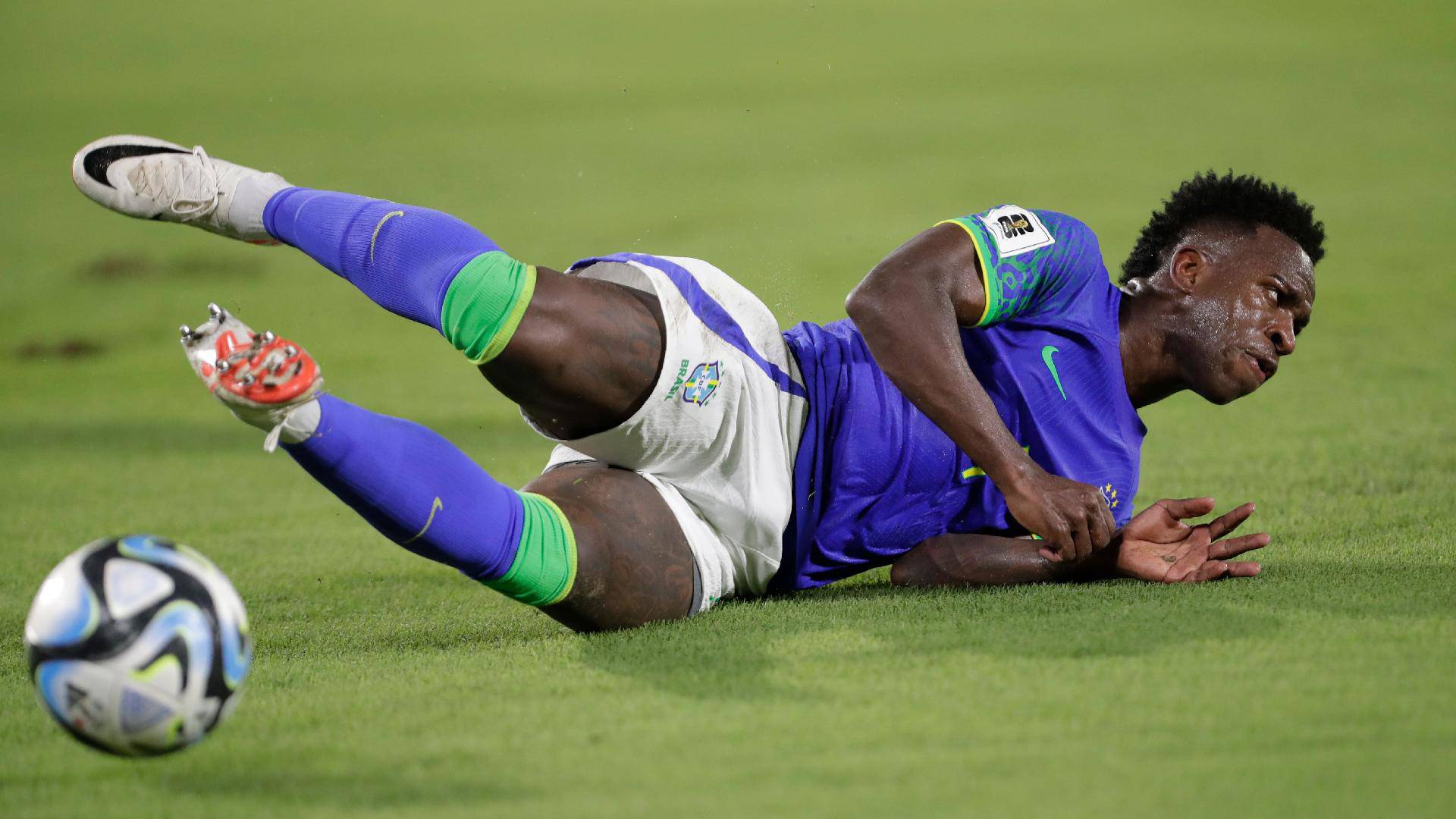 Vinicius chấn thương ở tuyển Brazil