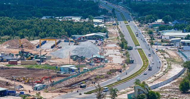 Soi tuyến đường 10 làn xe xuyên đảo đầu tiên của Việt Nam tại Phú Quốc