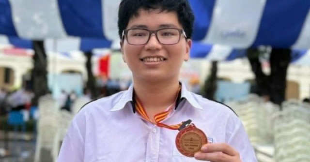 Nam sinh chuyên Toán đạt điểm SAT cao nhất thế giới, 8.0 IELTS