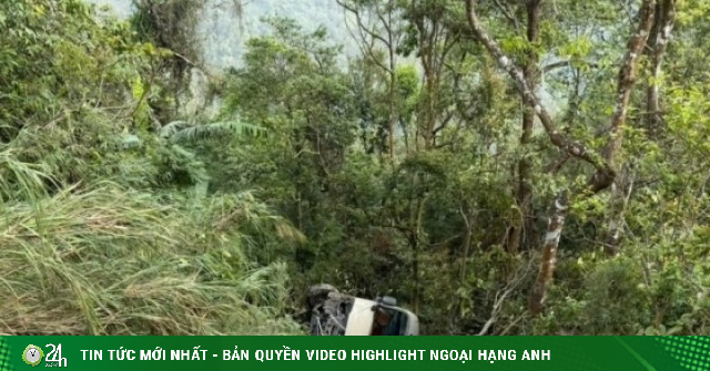 Lật xe khách chở 29 người ở Tam Đảo