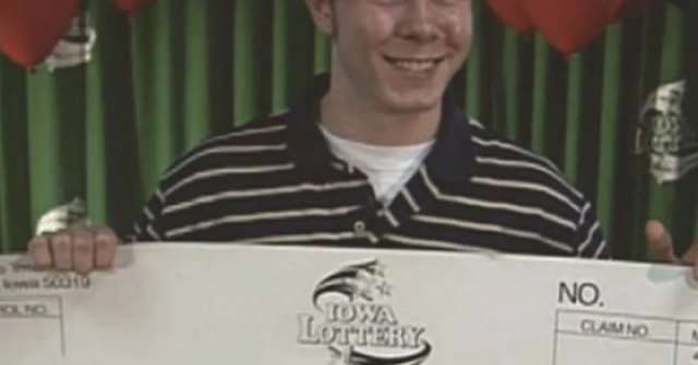 Quyết định bất ngờ của nam sinh viên nghèo bỗng dưng trúng độc đắc 500 tỷ đồng khiến cuộc đời thay đổi sau 27 năm