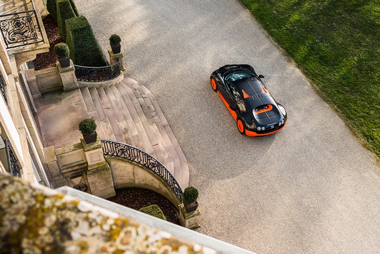 Năm 2010, Bugatti Veyron Super Sport lập kỷ lục tốc độ 431,072 km/h đối với xe sản xuất thương mại đã khẳng định sự xuất sắc của khối động cơ huyền thoại Bugatti. La Maison Pur Sang đã thực hiện phục chế chiếc Veyron Pre-series một cách ngoạn mục.
