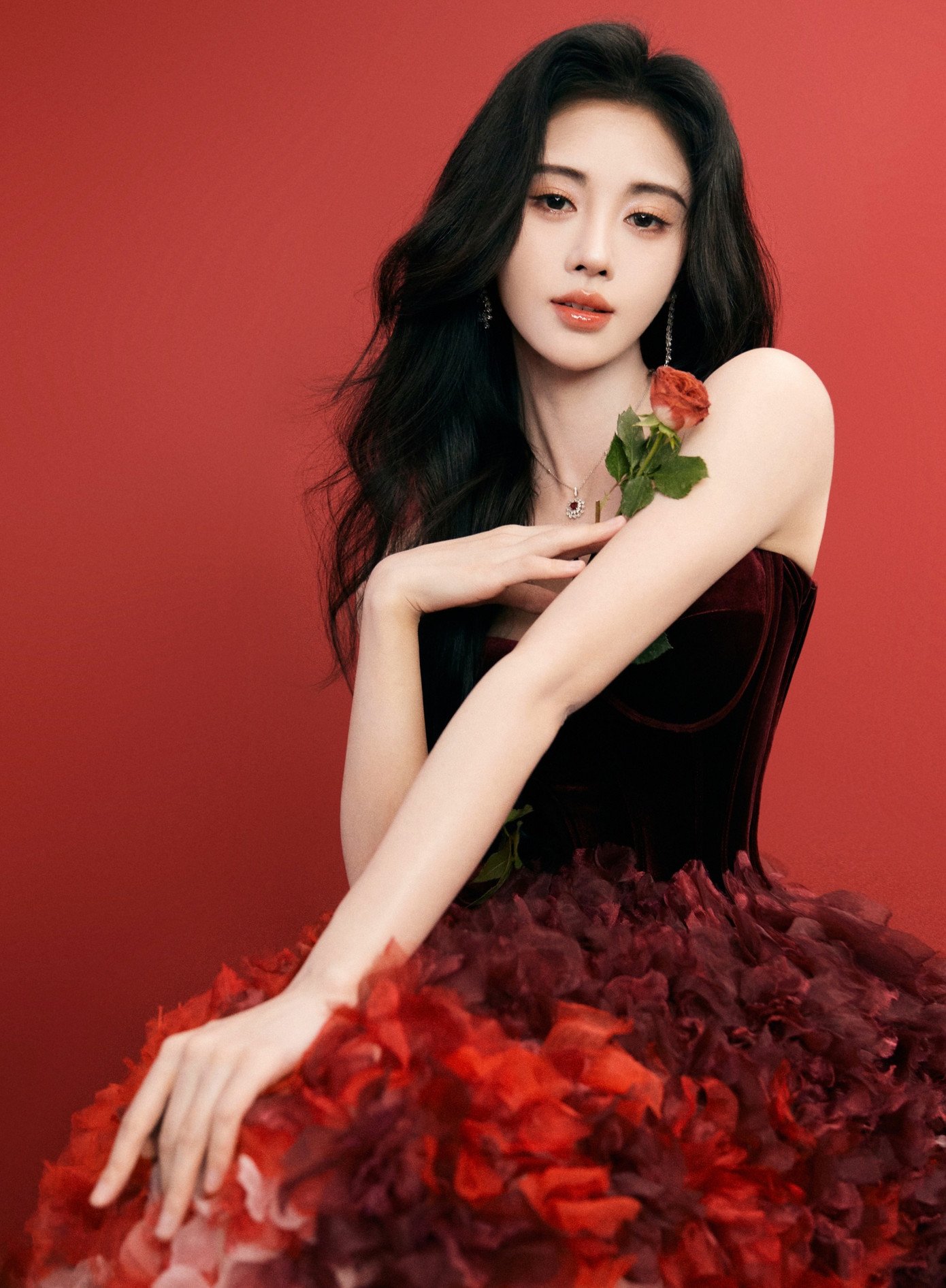 Giờ đây, Cúc Tịnh Y là nhân tố rủi ro cao, dễ khiến phim bị xếp kho.