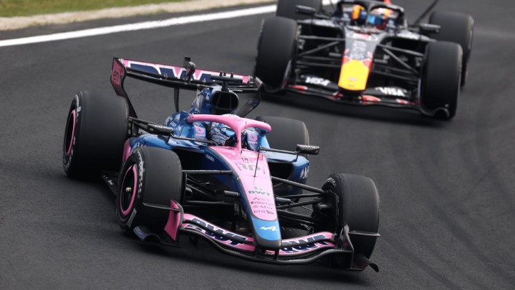 &nbsp;Verstappen bất lực kẹt lại phía sau Gasly