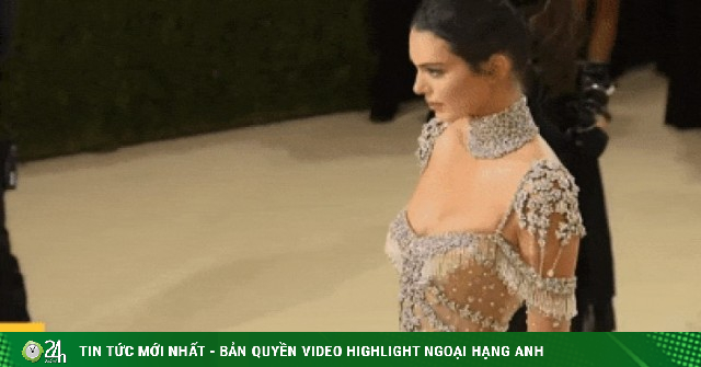 Đường cong nóng bỏng của siêu mẫu đắt giá nhất có 285 triệu người theo dõi