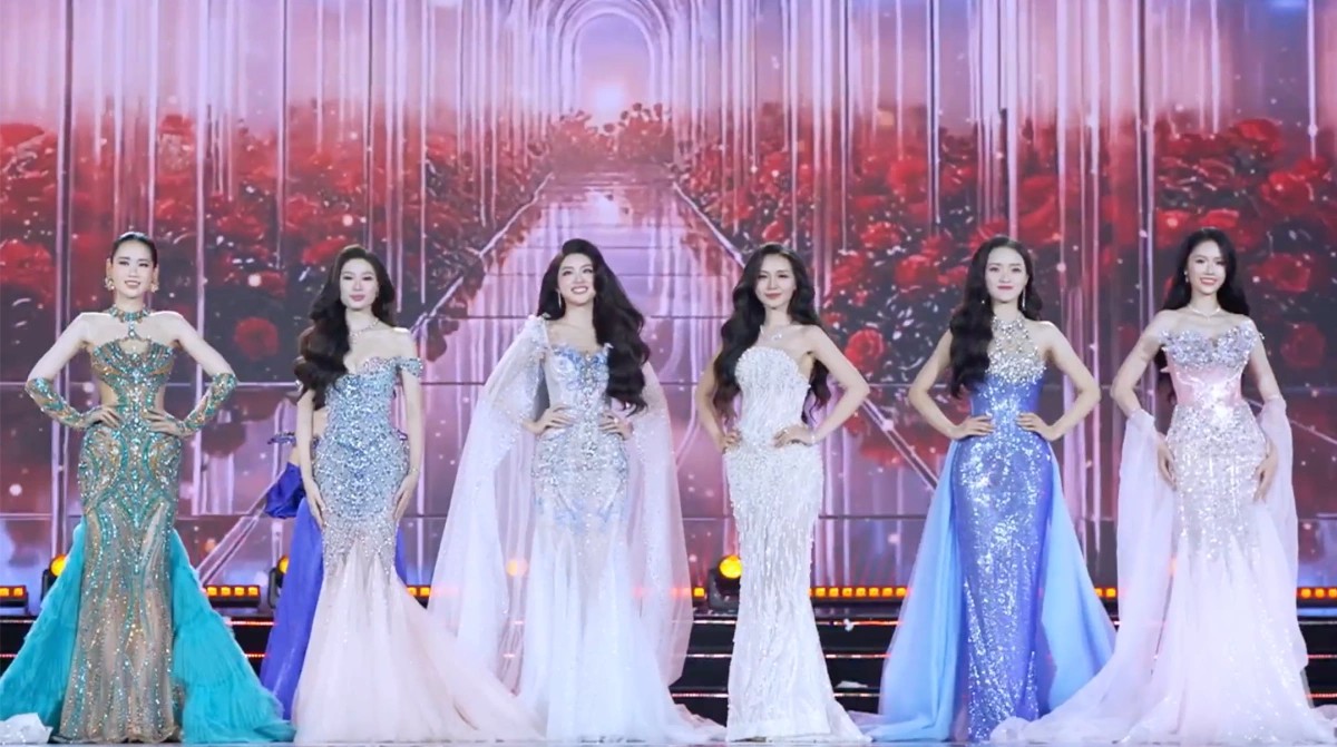 Top 10 diễn trang phục dạ hội. Ảnh: Miss World Vietnam