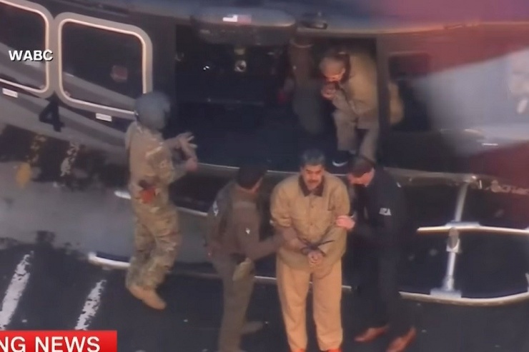 Tổng thống Venezuela Nicolas Maduro và phu nhân Cilia Flores (áo vàng) hôm 5/1. Ảnh: WABC/CNN