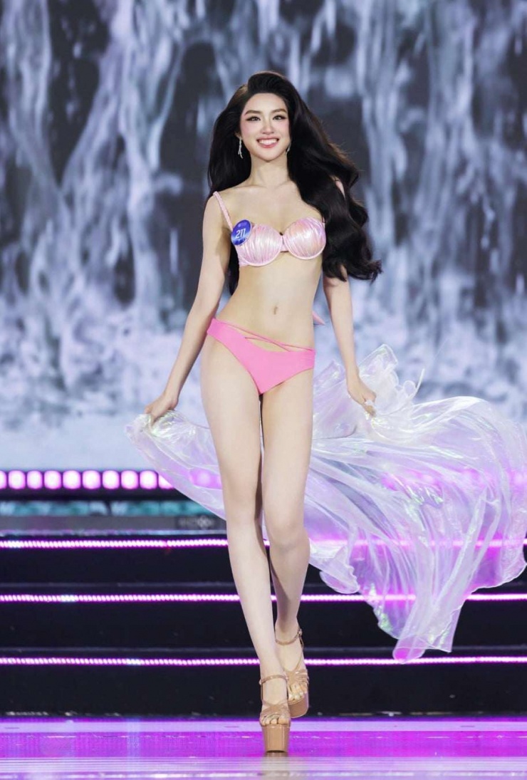 Phan Phương Oanh trong phần thi áo tắm. (Ảnh: BTC)