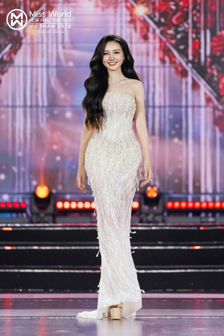 Người đẹp có phần trả lời ứng xử nhận được sự ủng hộ của đông đảo khán giả là Lê Phương Khánh Như, cô giành ngôi vị Á hậu 1.