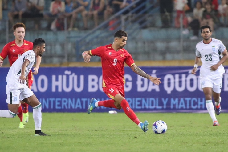 HLV Kim có nhiều phương án chiến thuật xoay quanh Hoàng Hên.