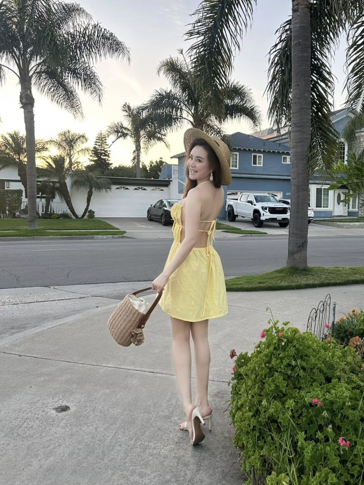 Ảnh sao 30/3: Bố con Johnathan Hạnh Nguyễn cười híp mắt bên nhau - 4