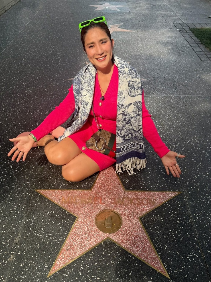 Ảnh sao 30/3: Bố con Johnathan Hạnh Nguyễn cười híp mắt bên nhau - 6