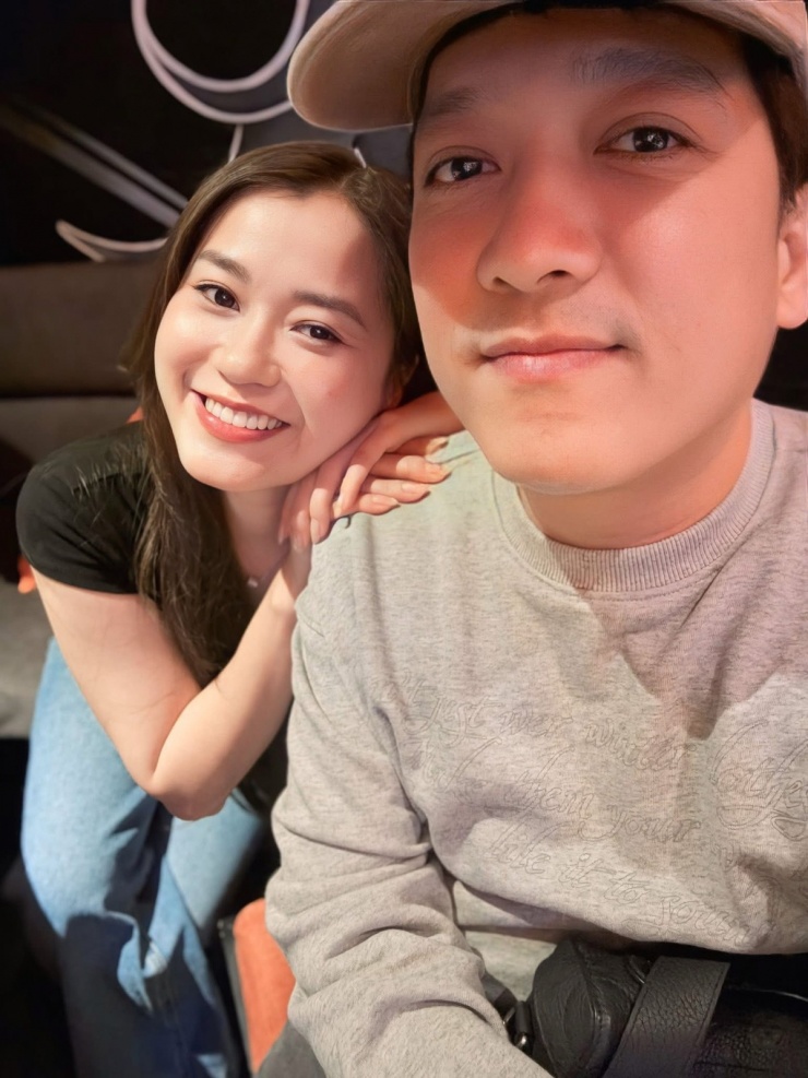 Ảnh sao 30/3: Bố con Johnathan Hạnh Nguyễn cười híp mắt bên nhau - 8