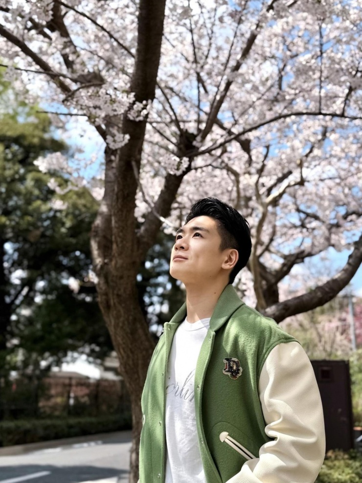 Ảnh sao 30/3: Bố con Johnathan Hạnh Nguyễn cười híp mắt bên nhau - 9